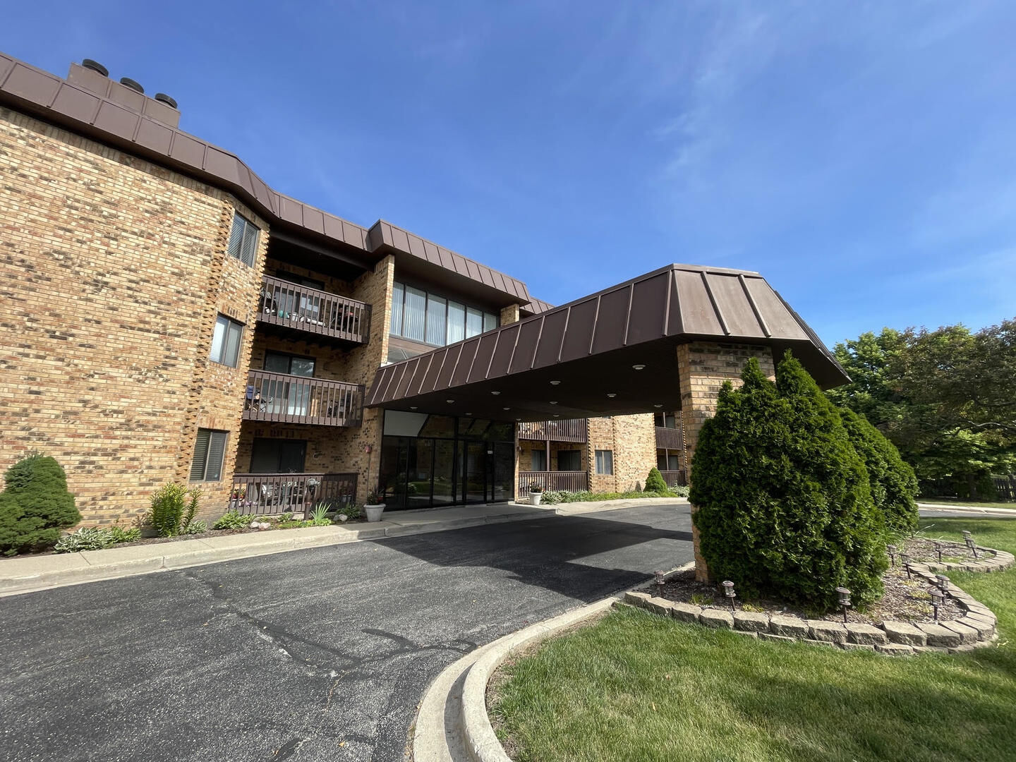 Property Photo:  2880 Torrey Pine Lane 1H  IL 60532 