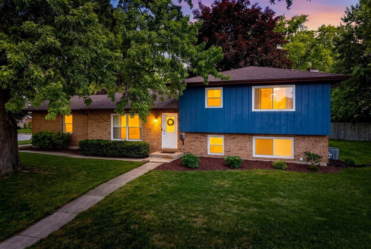 Property Photo: 5 Redstart Road IL 60565