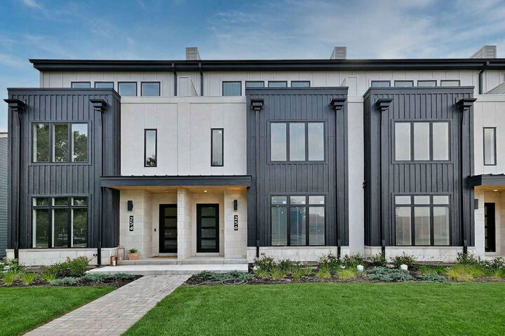 Property Photo:  256 Addison Avenue N  IL 60126 