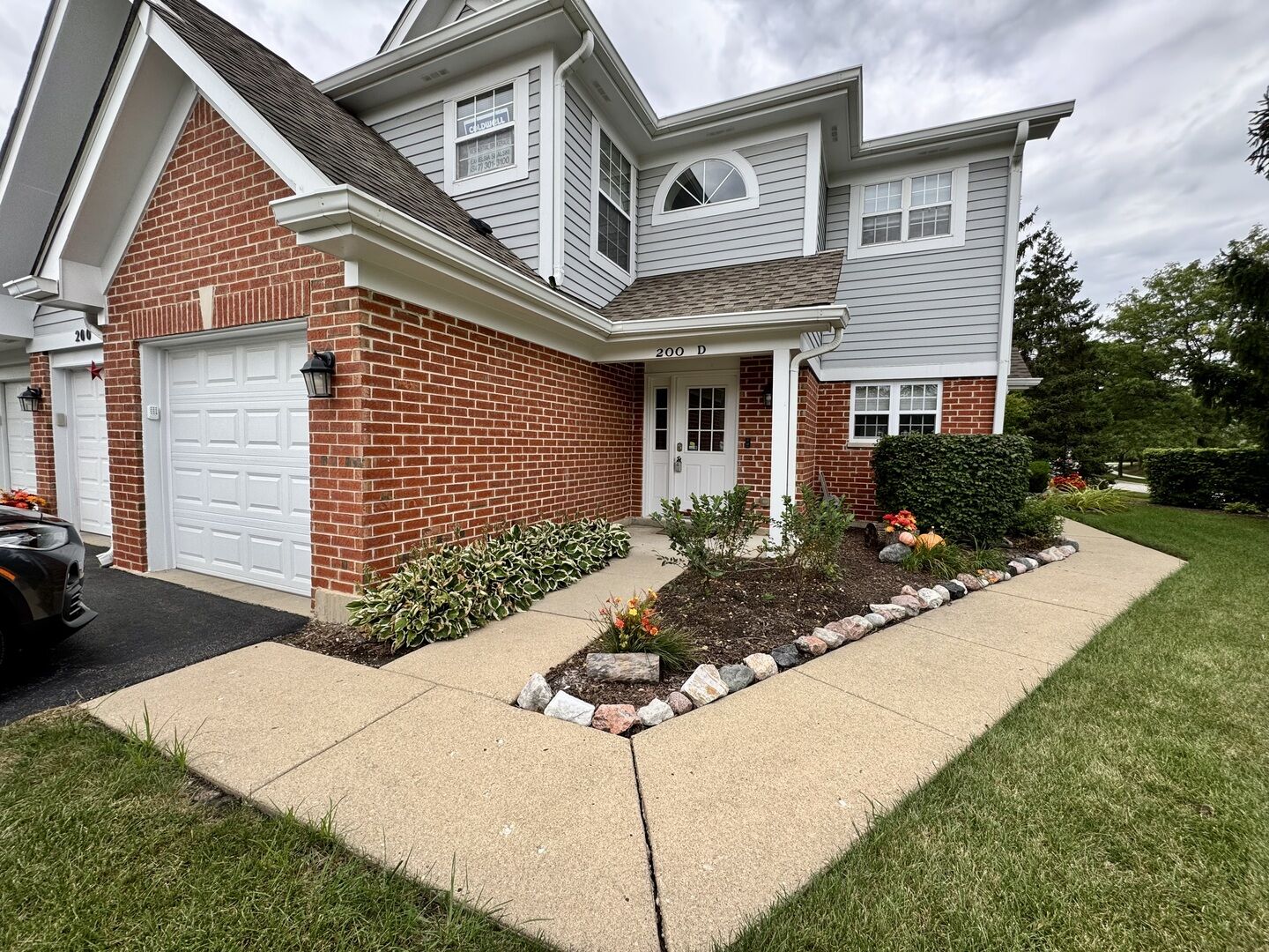 Property Photo: 200 Chesterfield Court D IL 60193
