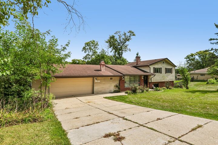 Property Photo:  2N435 Pleasant Avenue  IL 60137 