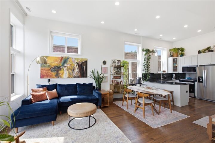 Property Photo:  2448 N Southport Avenue 3  IL 60614 