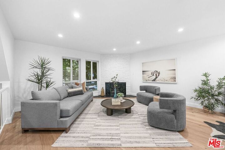 Property Photo:  2844 Avenel Street  CA 90039 