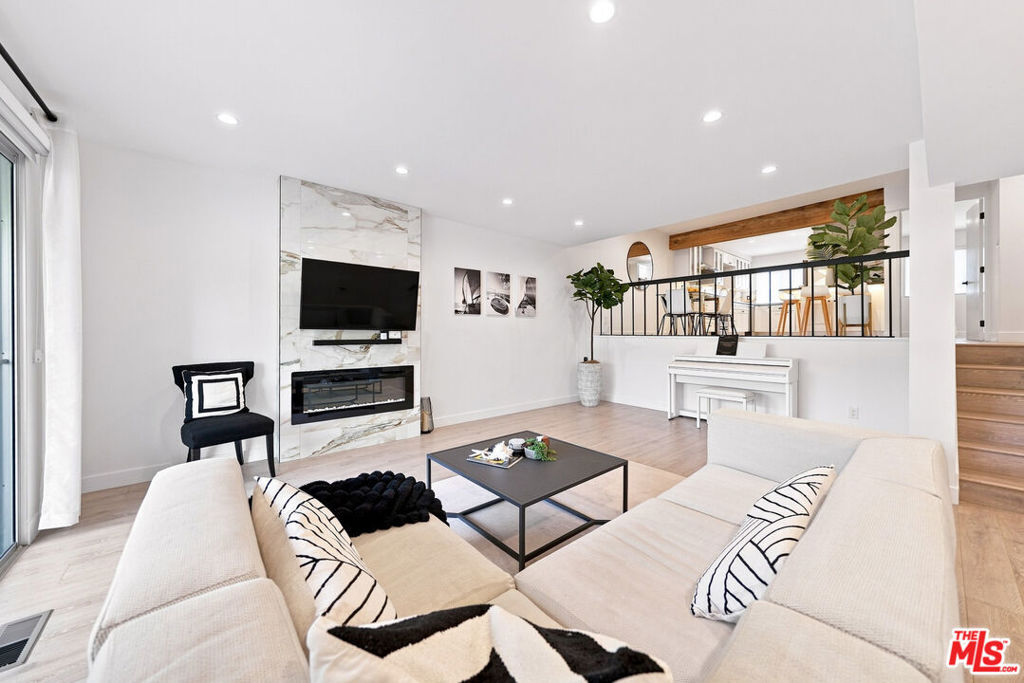 Property Photo:  13235 Fiji Way F  CA 90292 