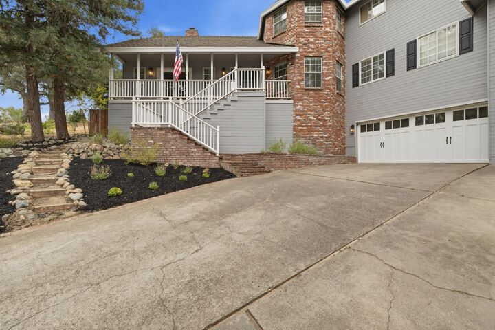 Property Photo: 116 Simmons Way CA 95630