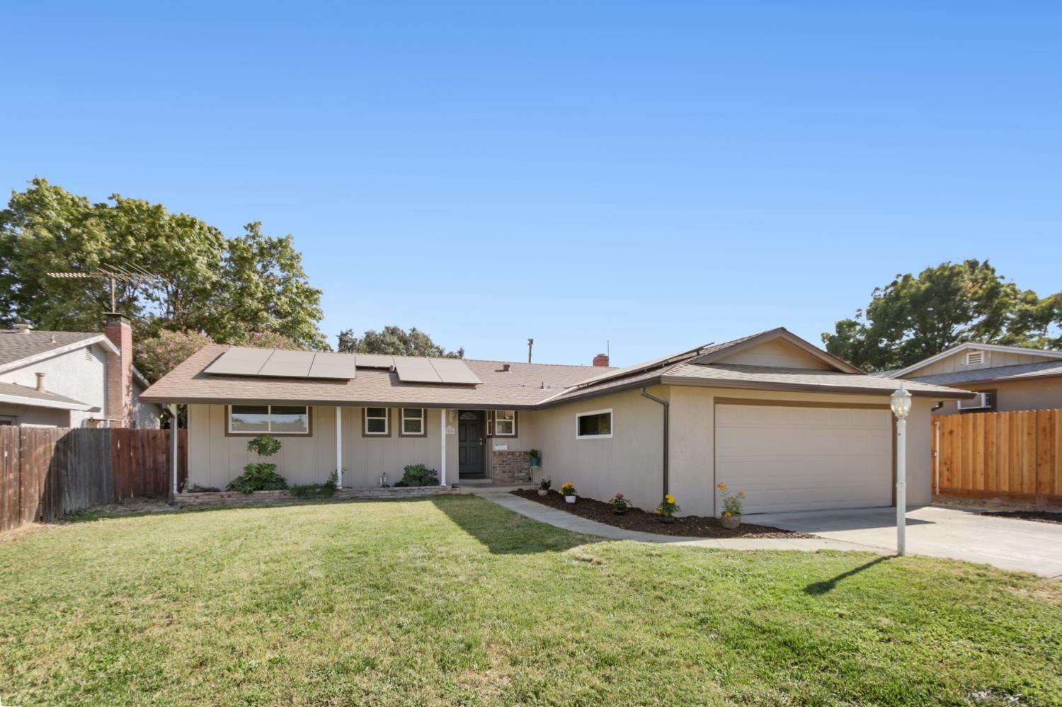 Property Photo:  1004 Carson Street  CA 95695 