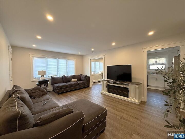 Property Photo:  682 Valley Brook Avenue 2  NJ 07071 
