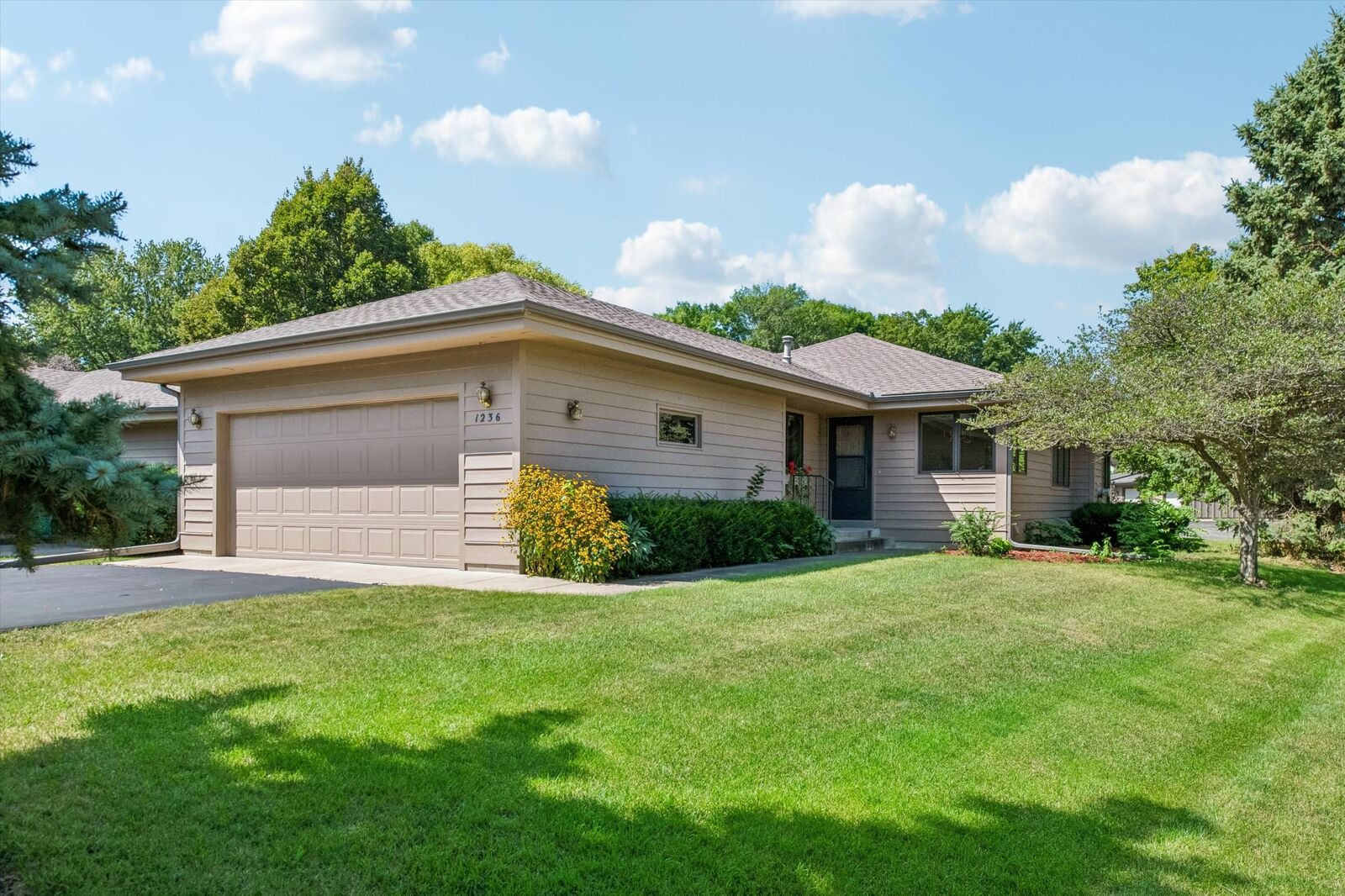 Property Photo:  1236 Woodley Street E  MN 55057 