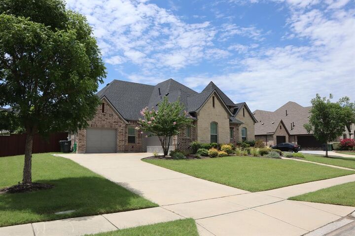 Property Photo:  880 Saint Peter Lane  TX 75078 