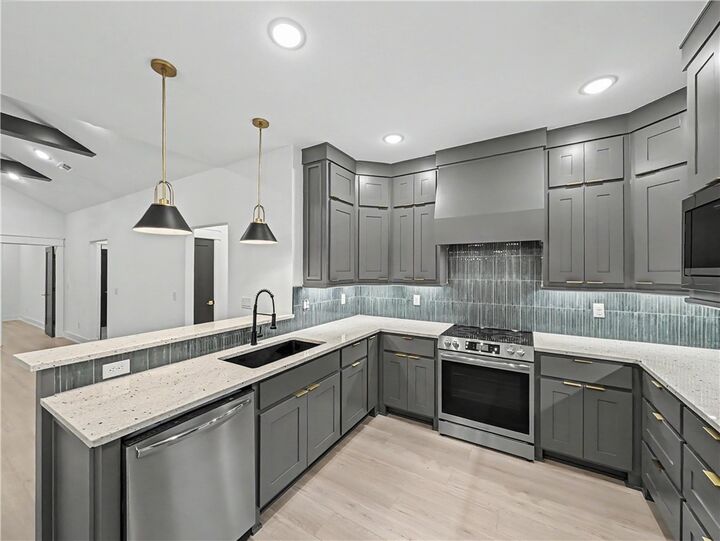 Property Photo:  1 Greetham Lane  AR 72714 