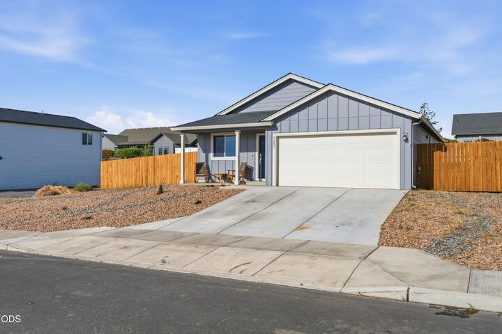 Property Photo:  1153 NE Cobbleridge Loop  OR 97754 