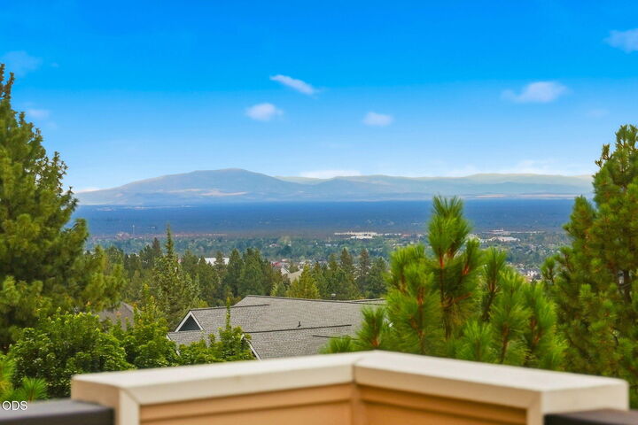 Property Photo:  2393 NW Wyeth Place  OR 97703 