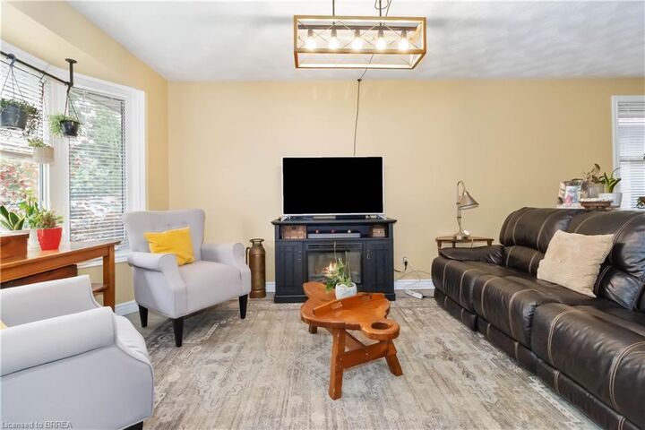 Property Photo:  79 Donly Drive S  ON N3Y 5H1 