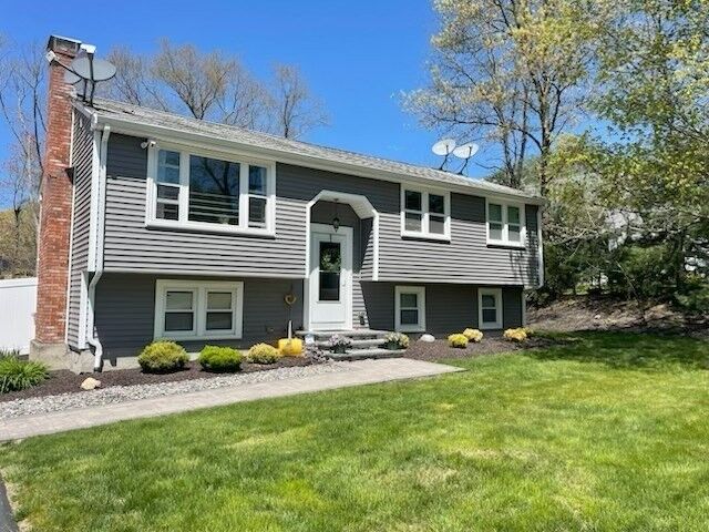 Property Photo:  1169 W Elm St Ext  MA 02301 