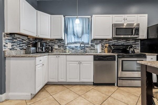 Property Photo:  89 Auburn Street  MA 01830 