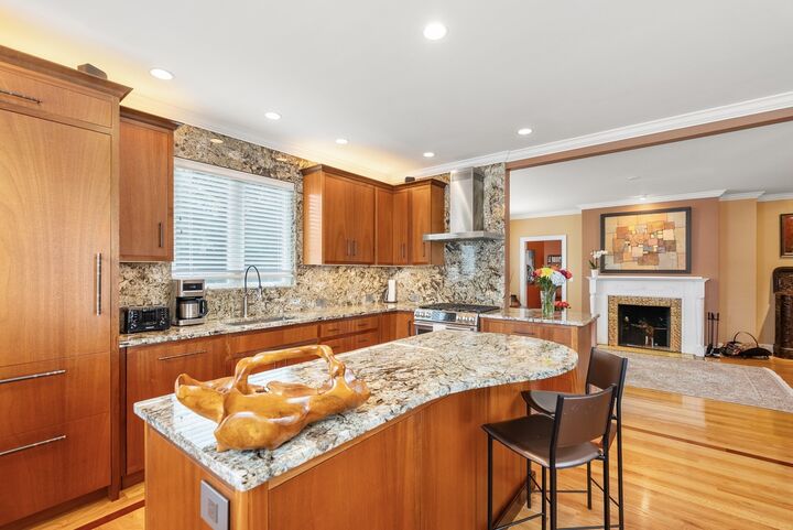 Property Photo:  51 Sewall Ave 2  MA 02446 