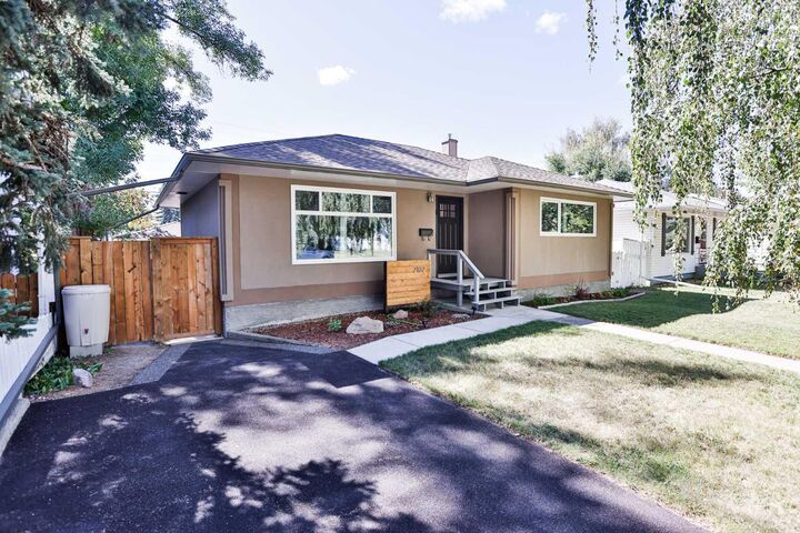 Property Photo:  2102 15 Avenue S  AB T1K 0X3 
