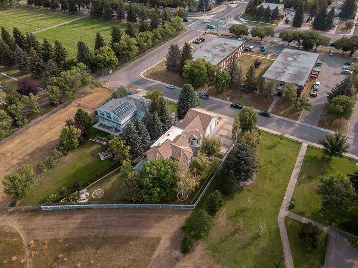 Property Photo:  1606 Scenic Heights S  AB T1K 1N5 