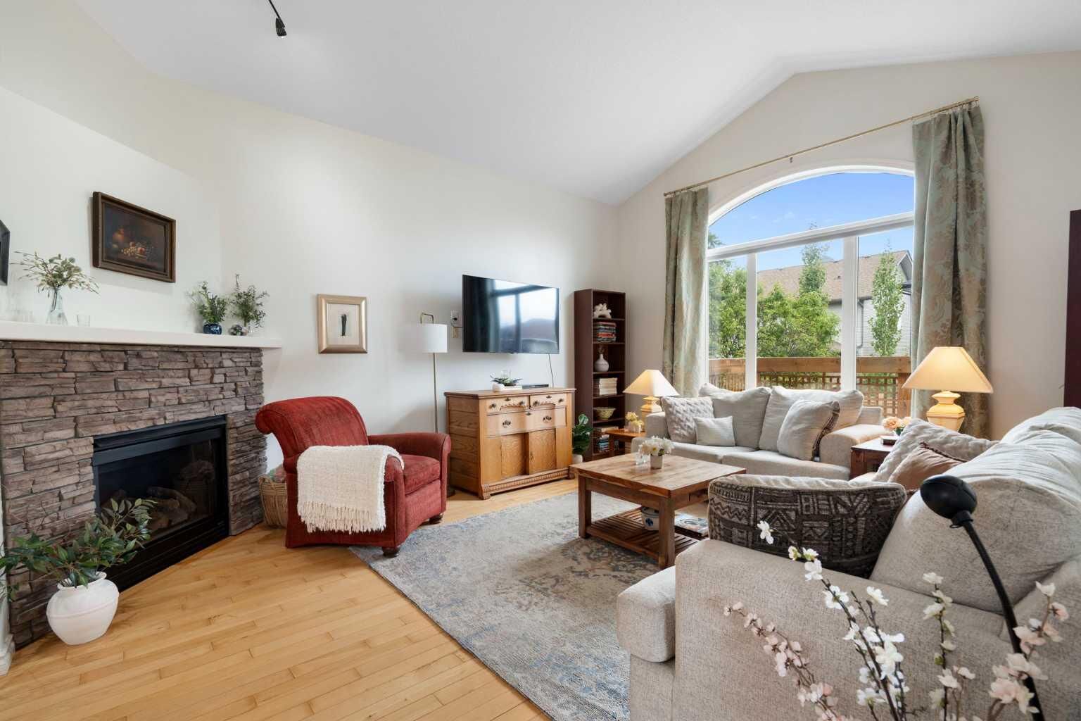 Property Photo:  19 Rockmont Court NW  AB T3G 5V8 