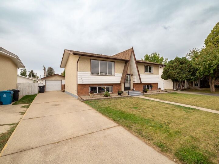 Property Photo:  2010 20th Street N  AB T1K 4B4 