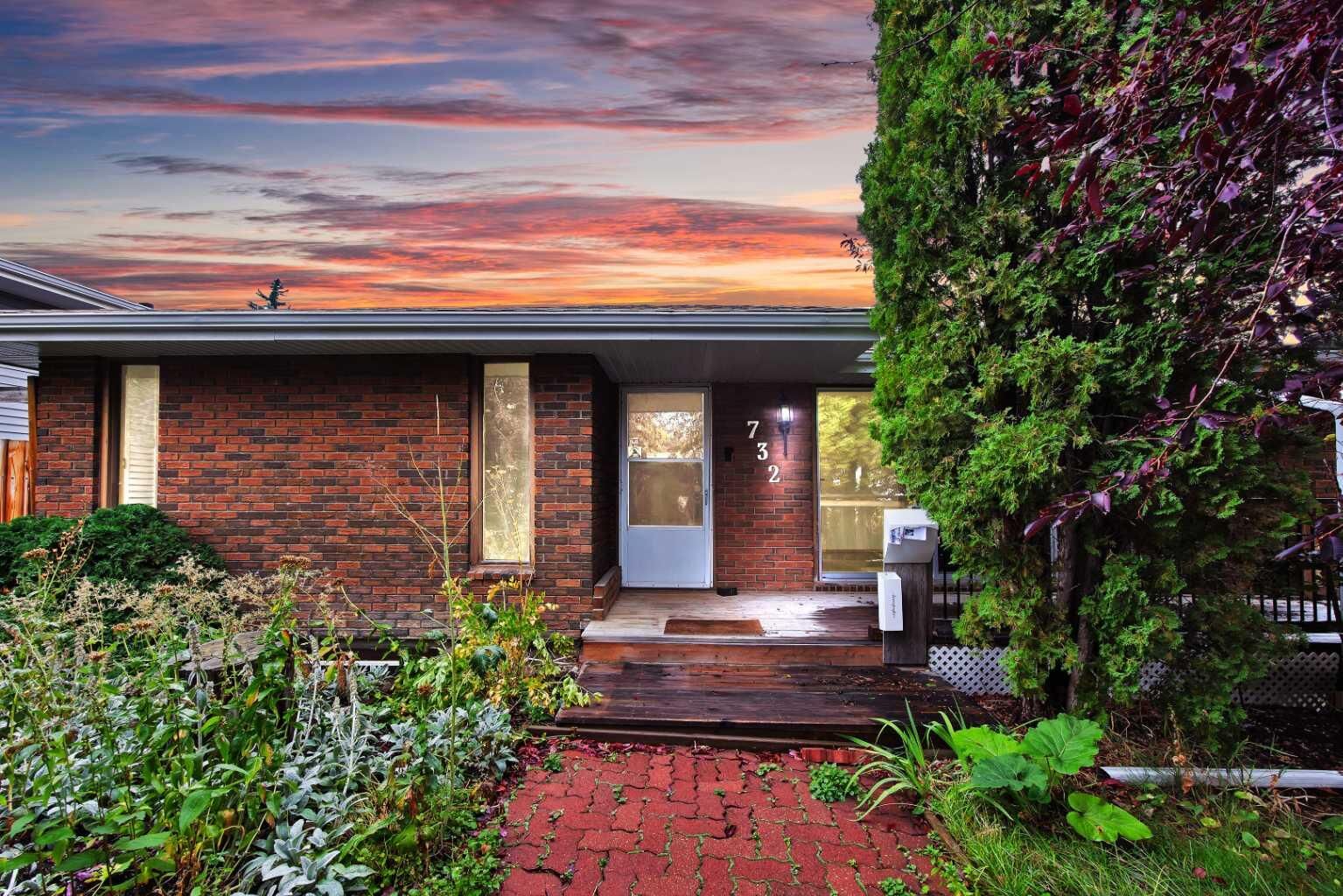 Property Photo:  732 Sabrina Road SW  AB T2W 0P3 