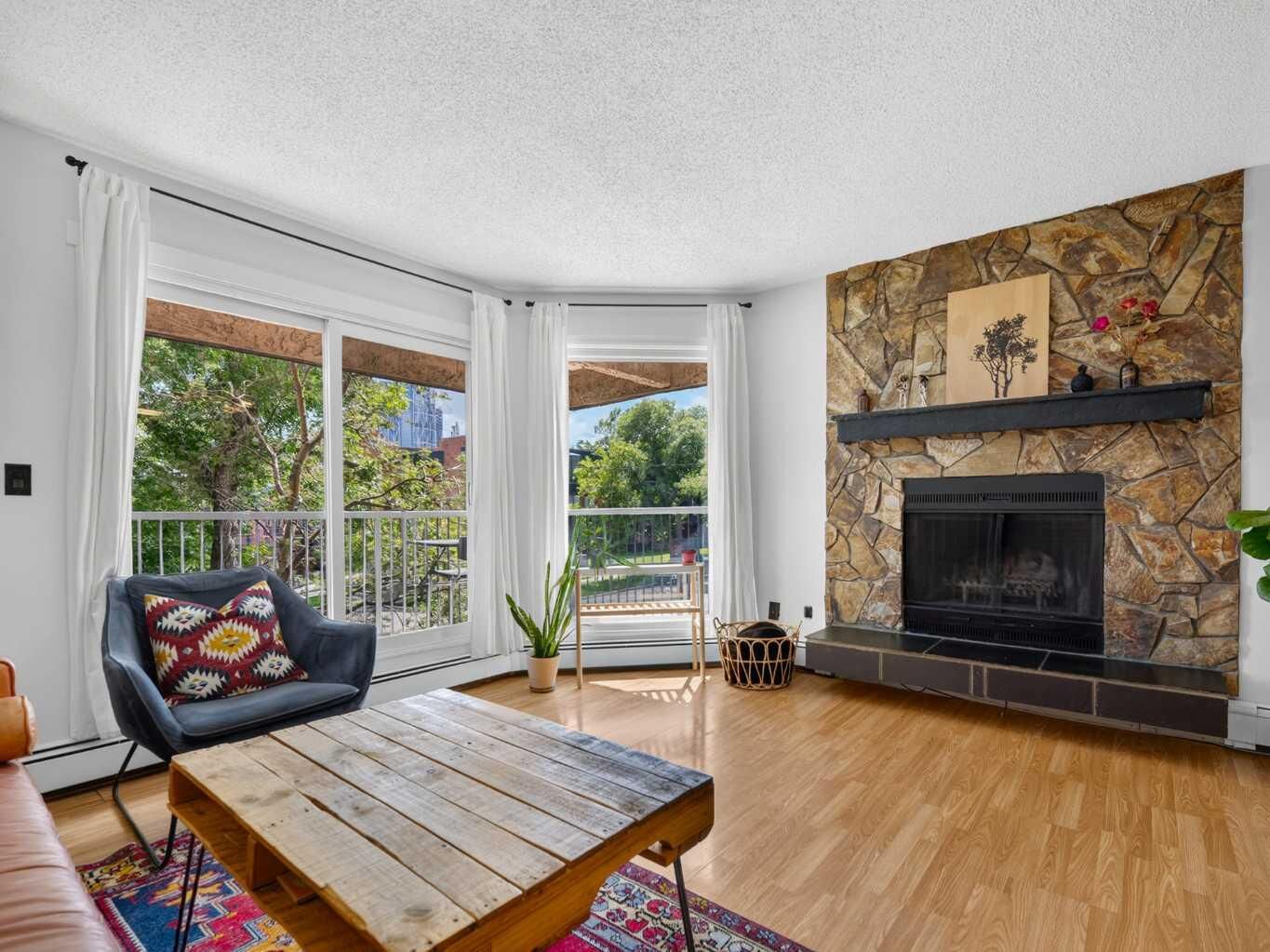 Property Photo:  402 4 Avenue NE 5  AB T2E 0J5 