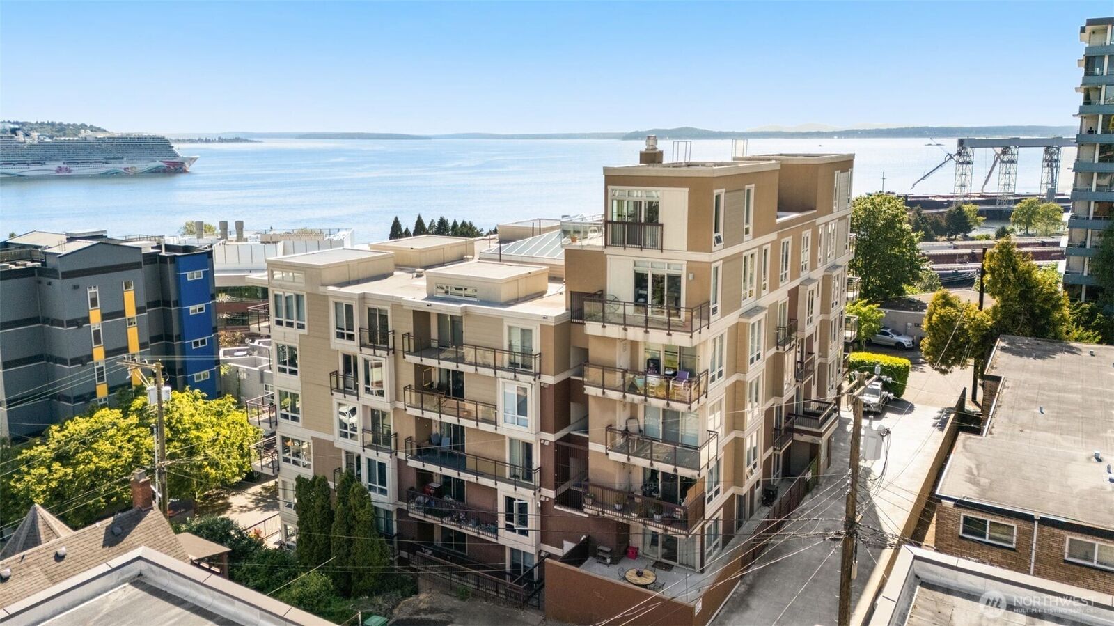 Property Photo:  500  5th Avenue W 505  WA 98119 