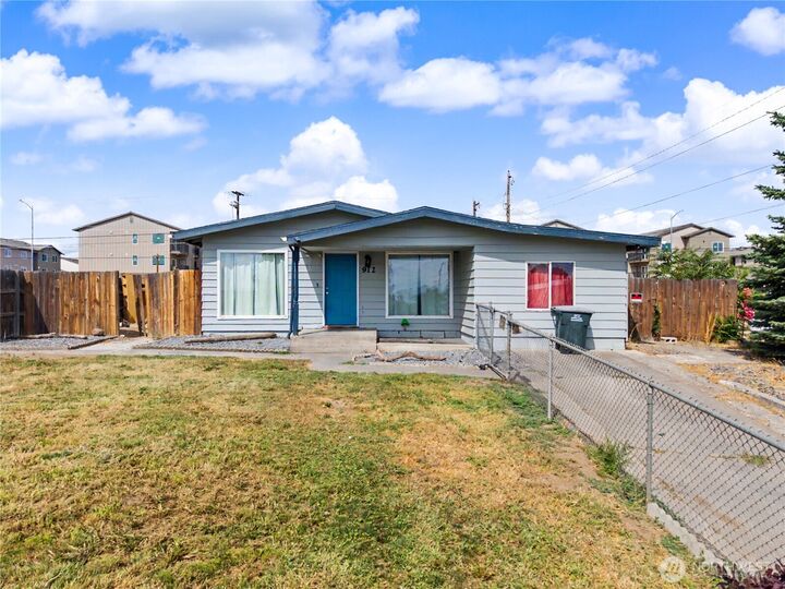 Property Photo: 912 W Loop Drive NE WA 98837