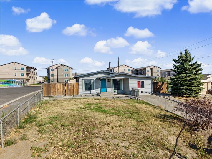 Property Photo: 912 W Loop Drive NE WA 98837