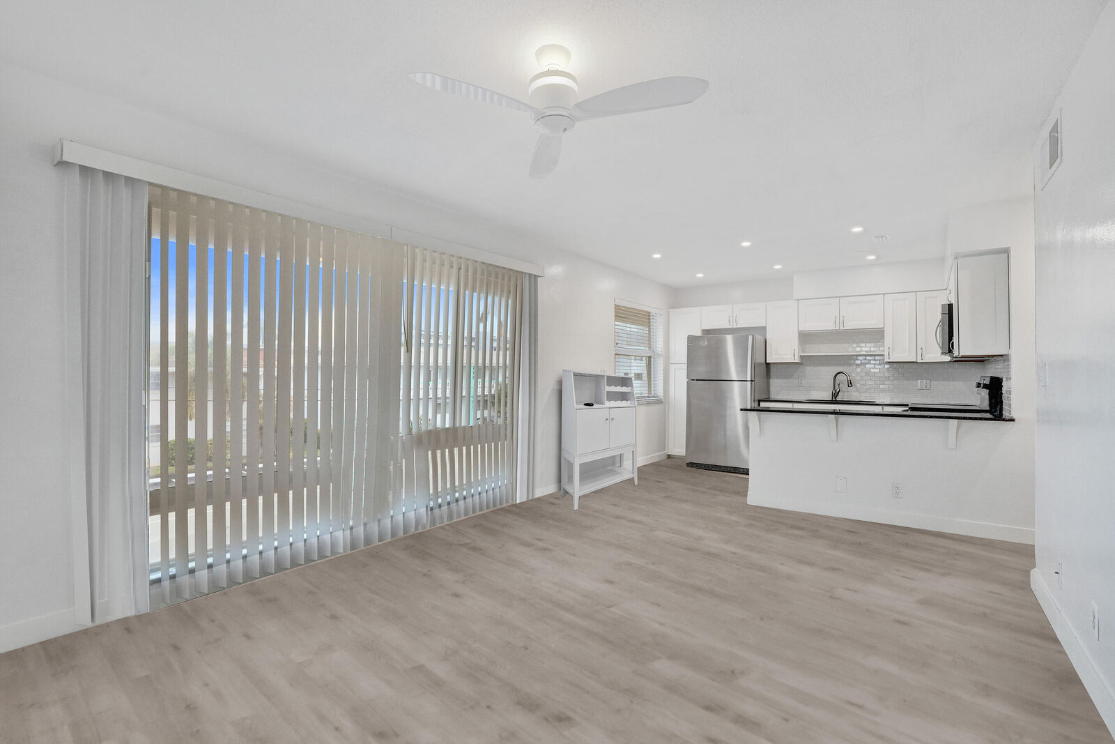 Property Photo:  2862 NE 32nd Street #13  FL 33306 