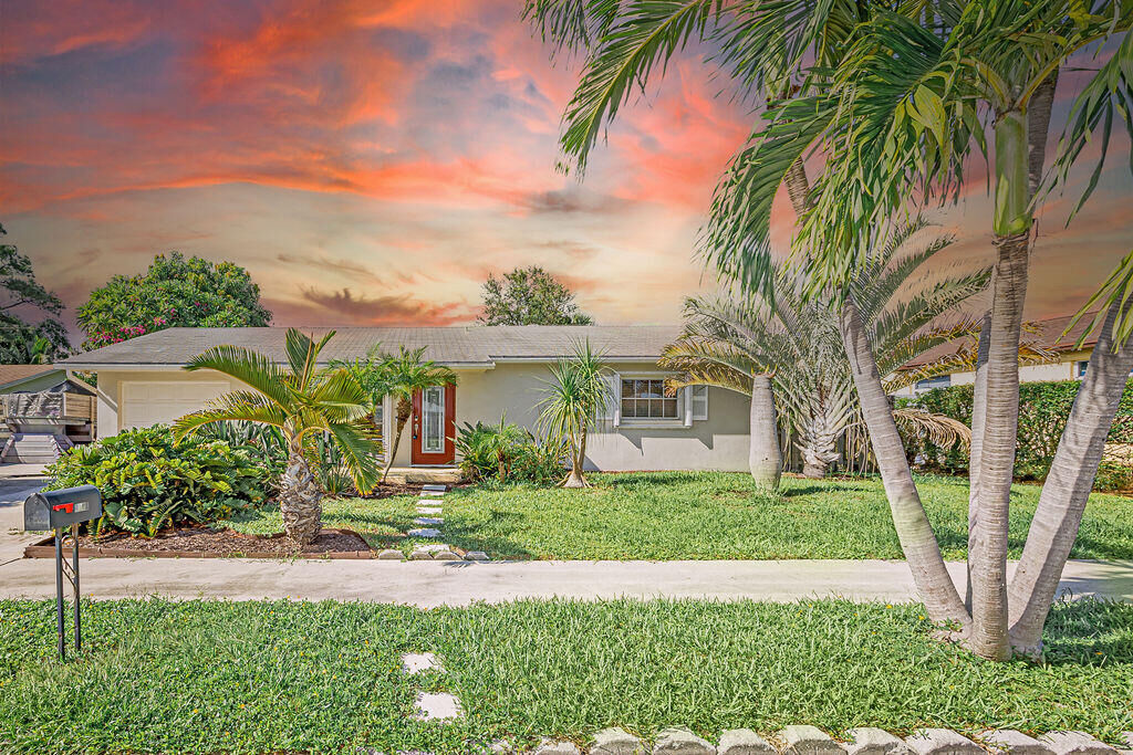 Property Photo: 1750 16th Avenue N FL 33460