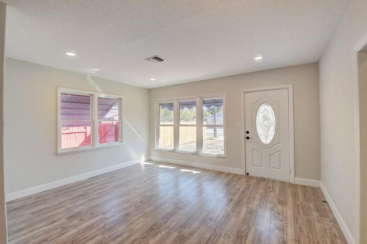 Property Photo:  348 SE 4th Avenue SE  FL 33483 