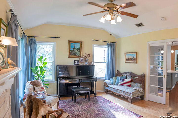 Property Photo:  231 Oakleaf Dr  TX 78209 