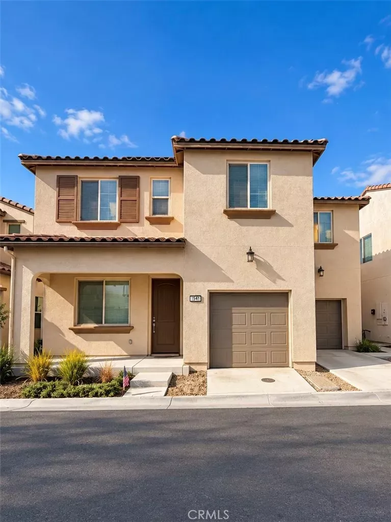 Property Photo:  1454 E Laurelwood  CA 92408 