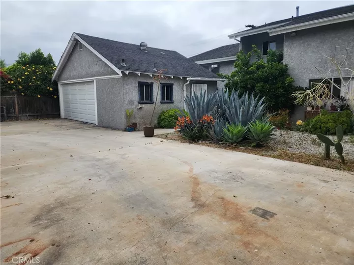 Property Photo:  2912 Acresite Street 1/2  CA 90039 