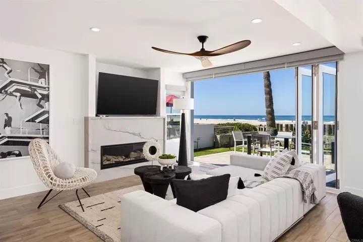 Property Photo: 2981 Ocean Front Walk 1 CA 92109