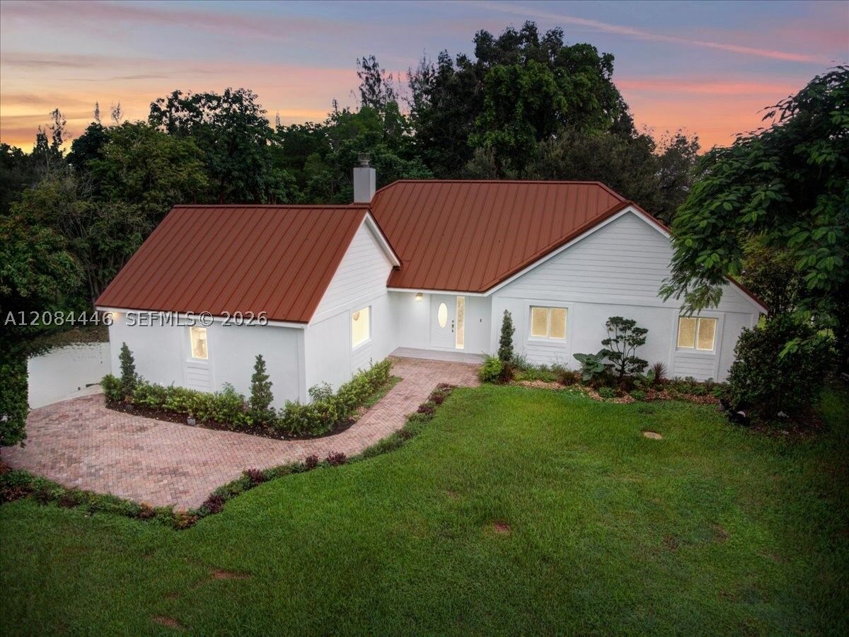Property Photo:  5600 SW 195 Terrace  FL 33332 