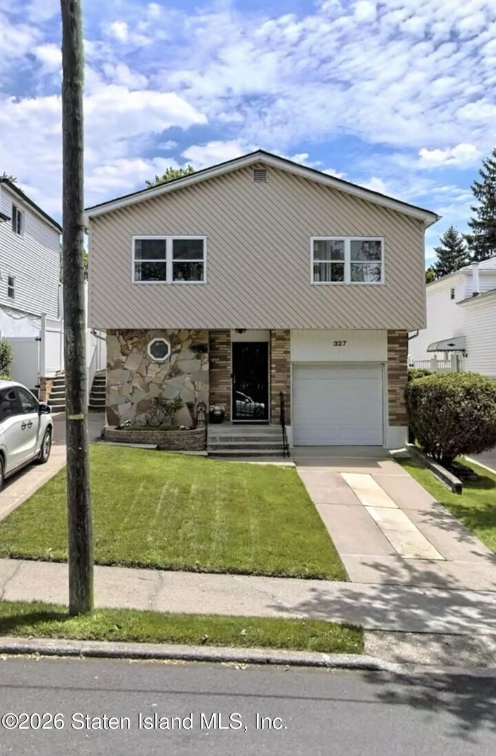 Property Photo:  327 Mountainview Avenue  NY 10314 