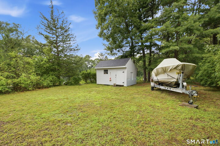 Property Photo:  4 Walnut Road  CT 06371 
