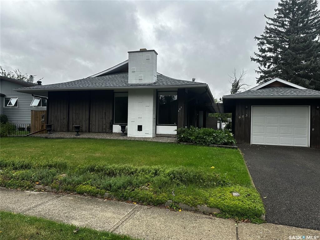 Property Photo: 603 3rd Avenue NW SK S4H 1R2