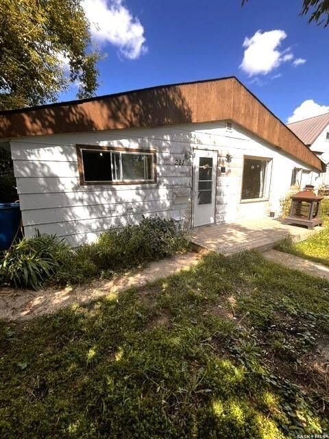 Property Photo:  211 1st Avenue N  SK S0L 1K0 