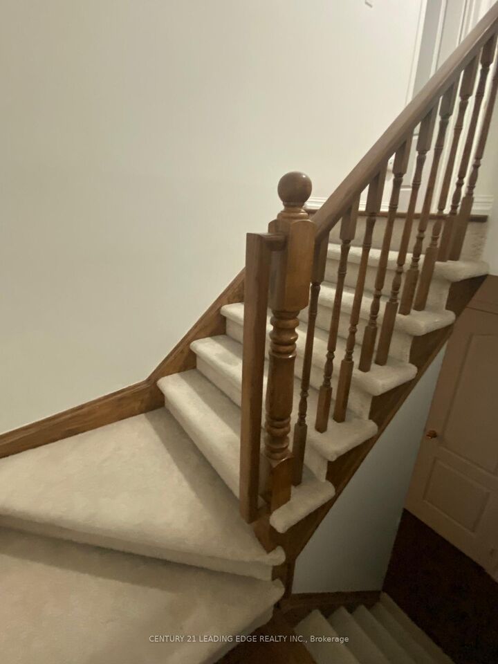 Property Photo:  71 Jessop Drive  ON L7A 3N4 