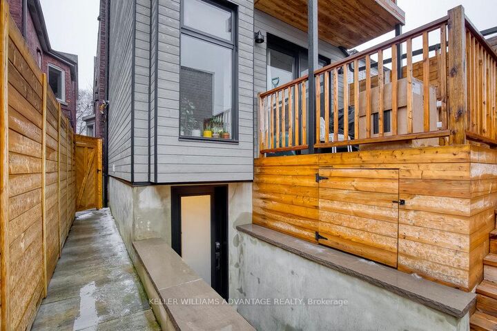 Property Photo:  325 Perth Avenue Lower  ON M6P 3X9 