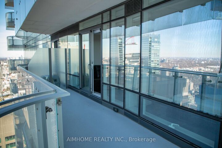 Property Photo:  1 Bloor Street E 4907  ON M4W 1A9 