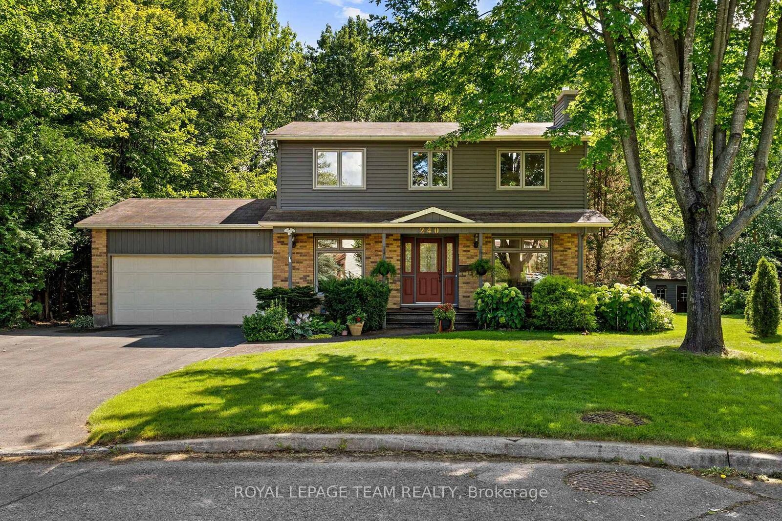 Property Photo: 240 Hoylake Crescent ON K1E 2M8