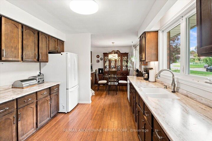 Property Photo:  943 Mayfair Crescent  ON K7M 5S5 