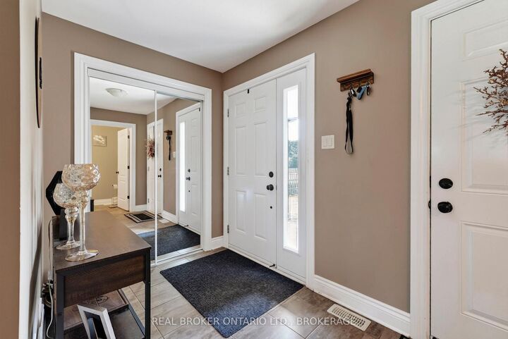 Property Photo:  1164 Clement Court  ON K6H 4N1 