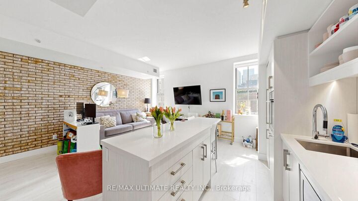 Property Photo:  39 Sherbourne Street 303  ON M5A 0L8 