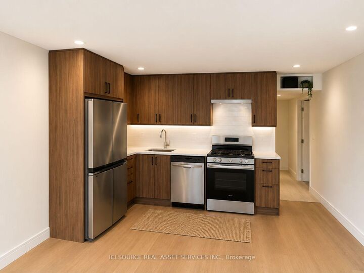 Property Photo:  150 Brunswick Avenue 2  ON M5S 2M2 