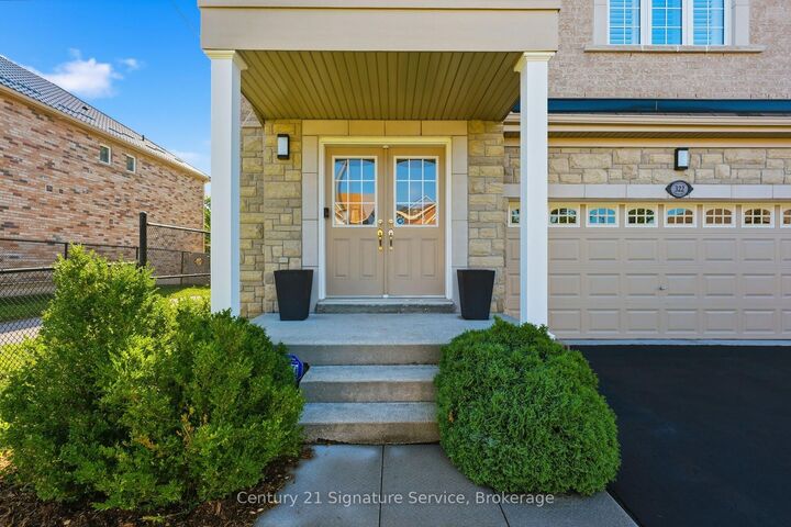 Property Photo:  322 Comiskey Crescent  ON L5W 0C5 